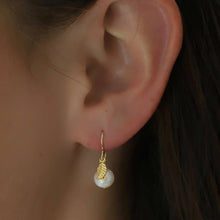 Load image into Gallery viewer, KAITLIN PEARL EARRINGS
