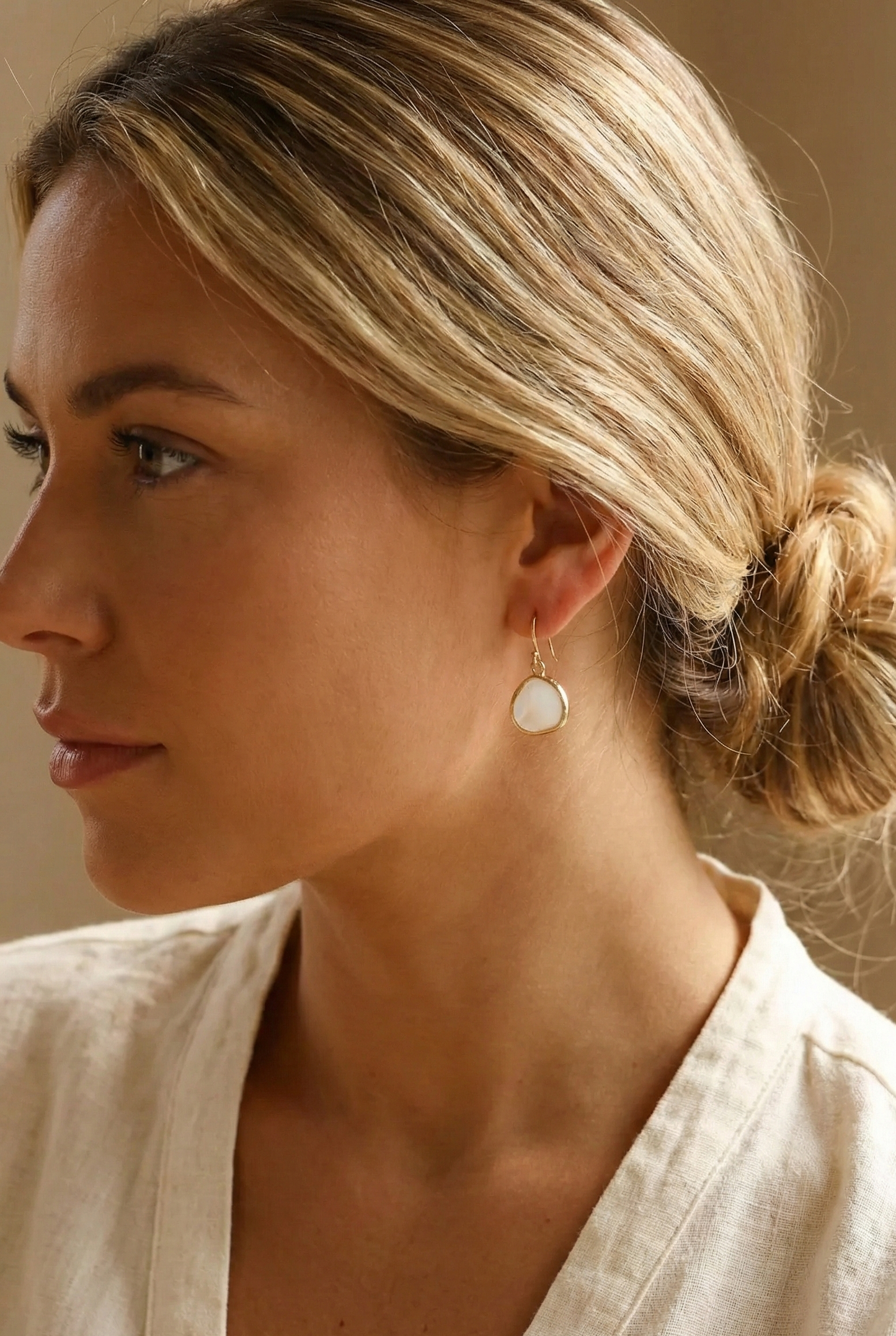 MEDIUM WHITE SMOKE BEZEL EARRINGS
