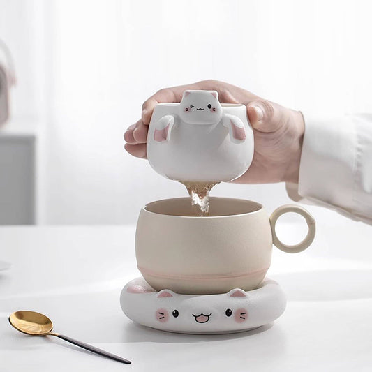 Ceramic mug with lucky cat-shaped filter