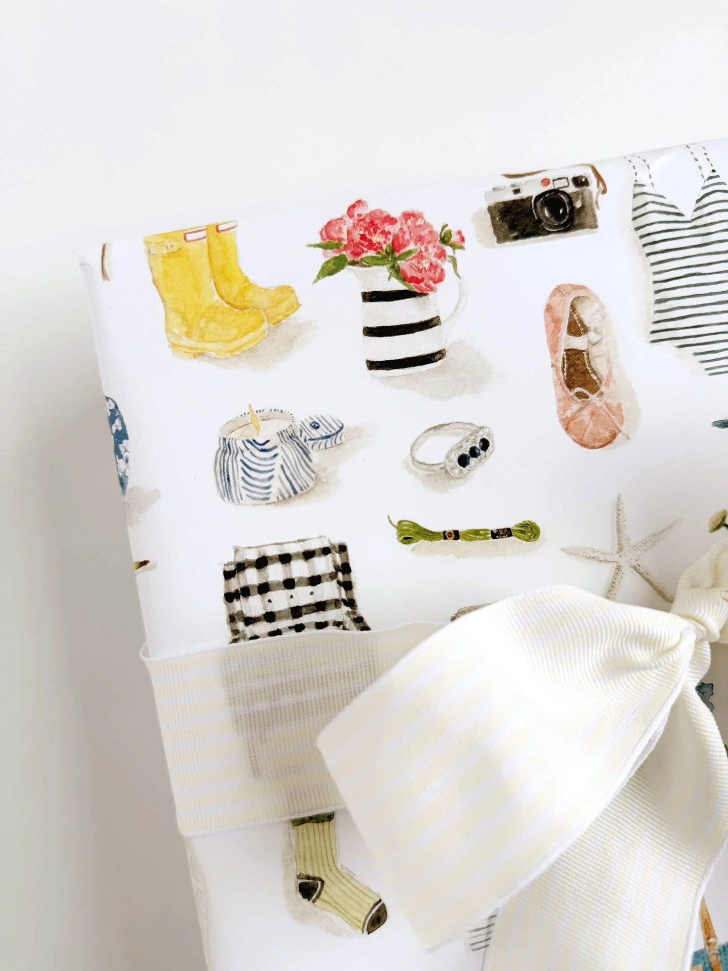 Everyday things gift wrapping paper