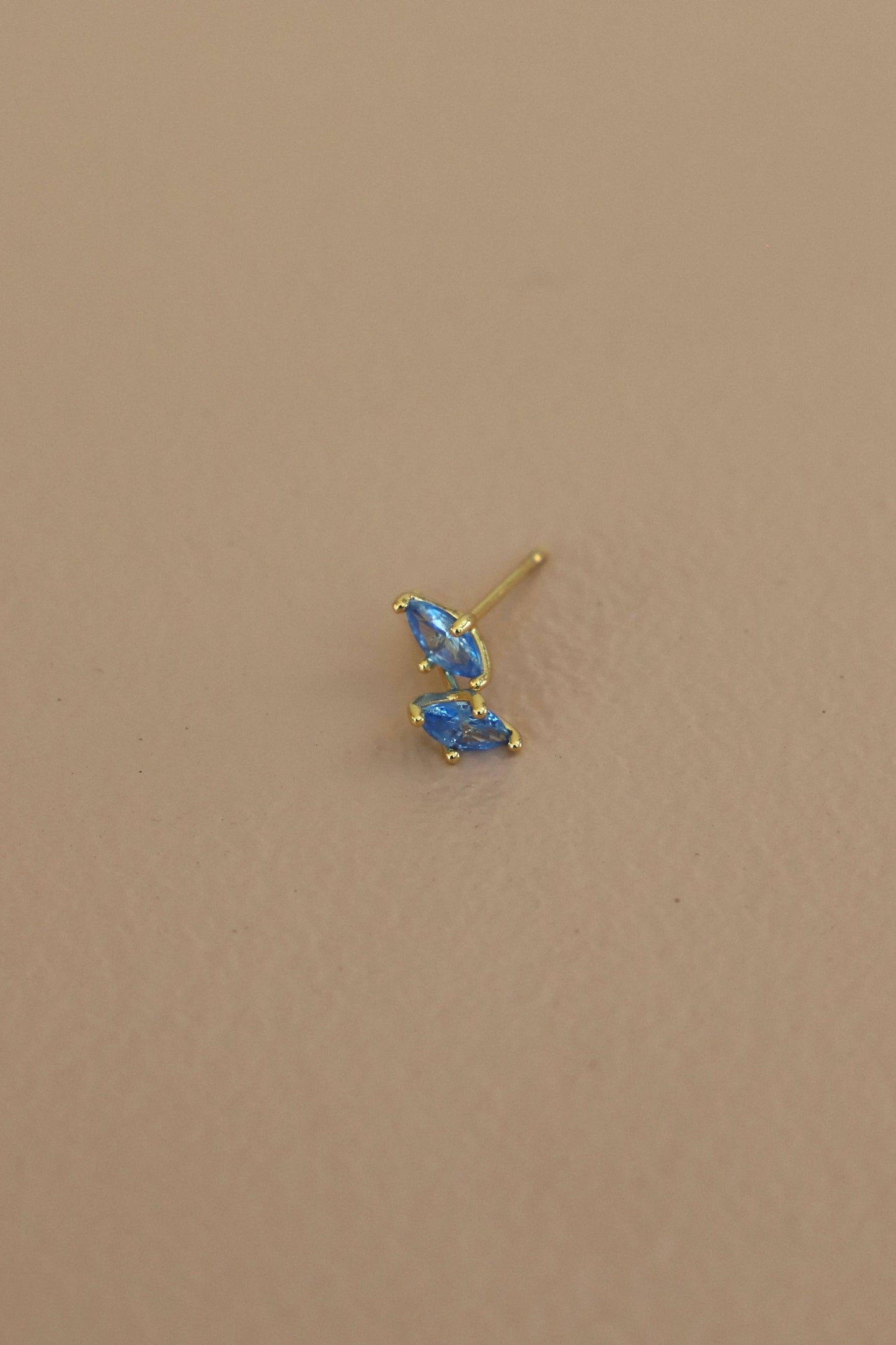 CZ DIAMOND SHAPED STUD