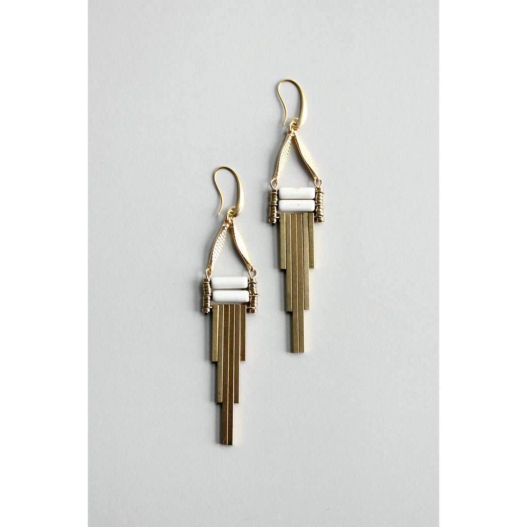 GNDE119E white and brass earrings