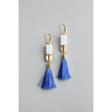 Load image into Gallery viewer, GNDE114E white and blue tassel earrings
