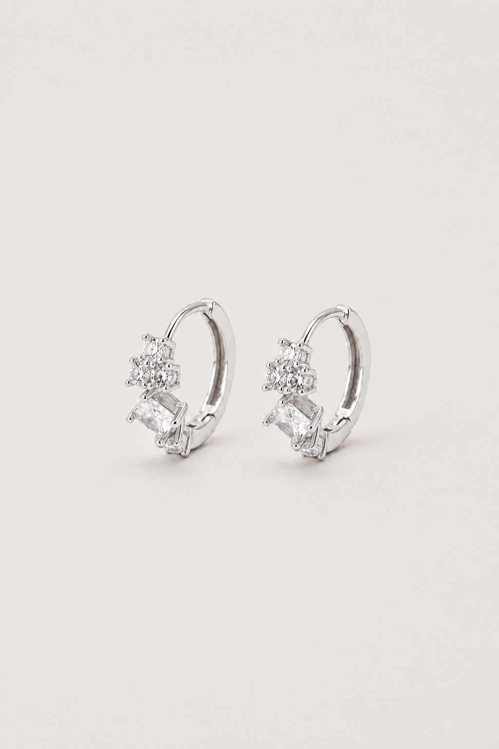 LUMI CZ CLUSTER EARRINGS- SILVER