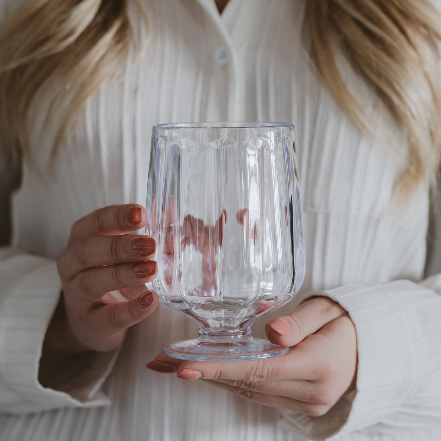 *NEW* Cocktail Goblet Glass - Home Decor & Drinkware