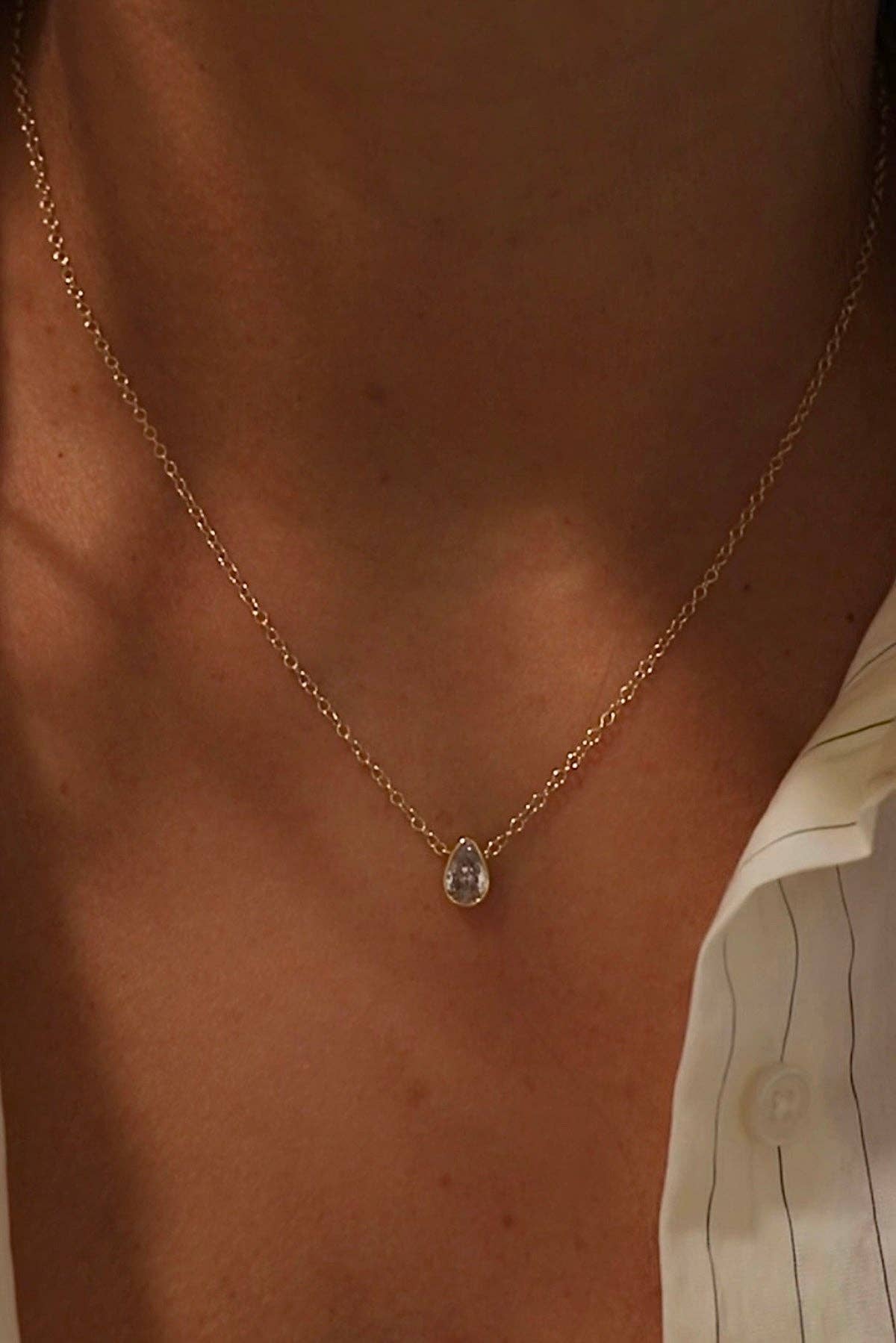 FLOATING PEAR BEZEL NECKLACE- GOLD