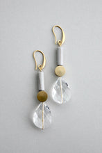 Load image into Gallery viewer, GNDE88 gray and crystal glass earrings
