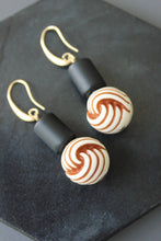 Load image into Gallery viewer, JLTE18 vintage acrylic knot and black earrings
