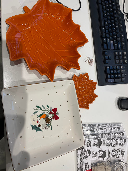 Trays assorted
