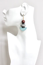 Load image into Gallery viewer, HYLE55 Wood and acrylic earrings
