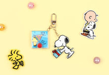 Load image into Gallery viewer, Peanuts Snoopy acrylic charm keychain ring with Mini Memo
