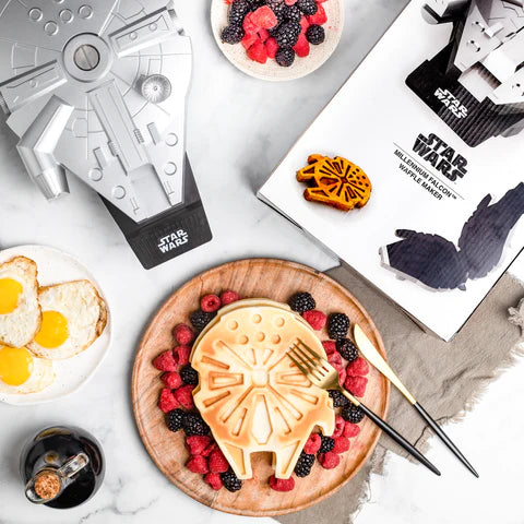 STAR WARS DELUXE MILLENNIUM FALCON WAFFLE MAKER
