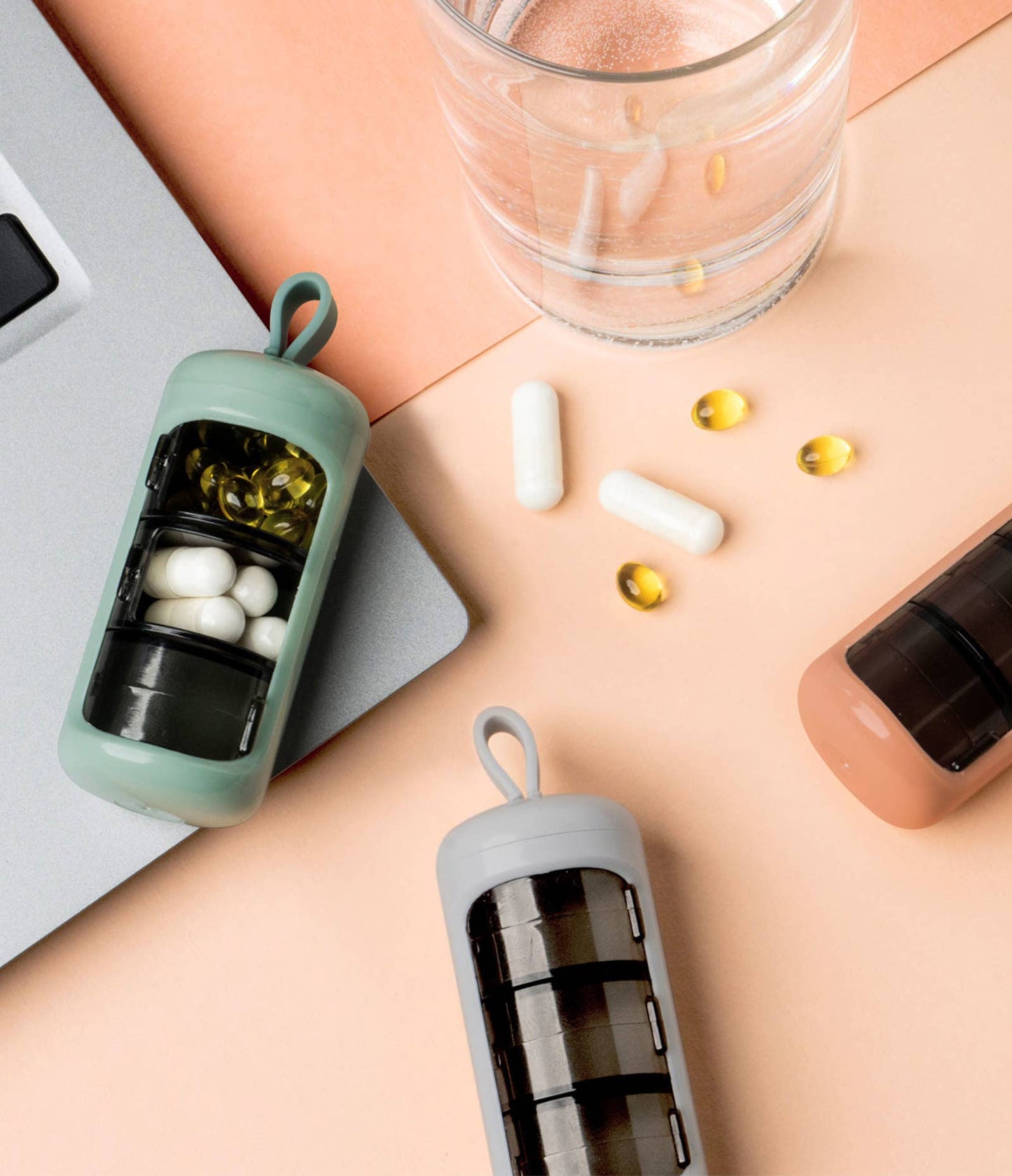 En Route Care Capsule Pill & Vitamin Case