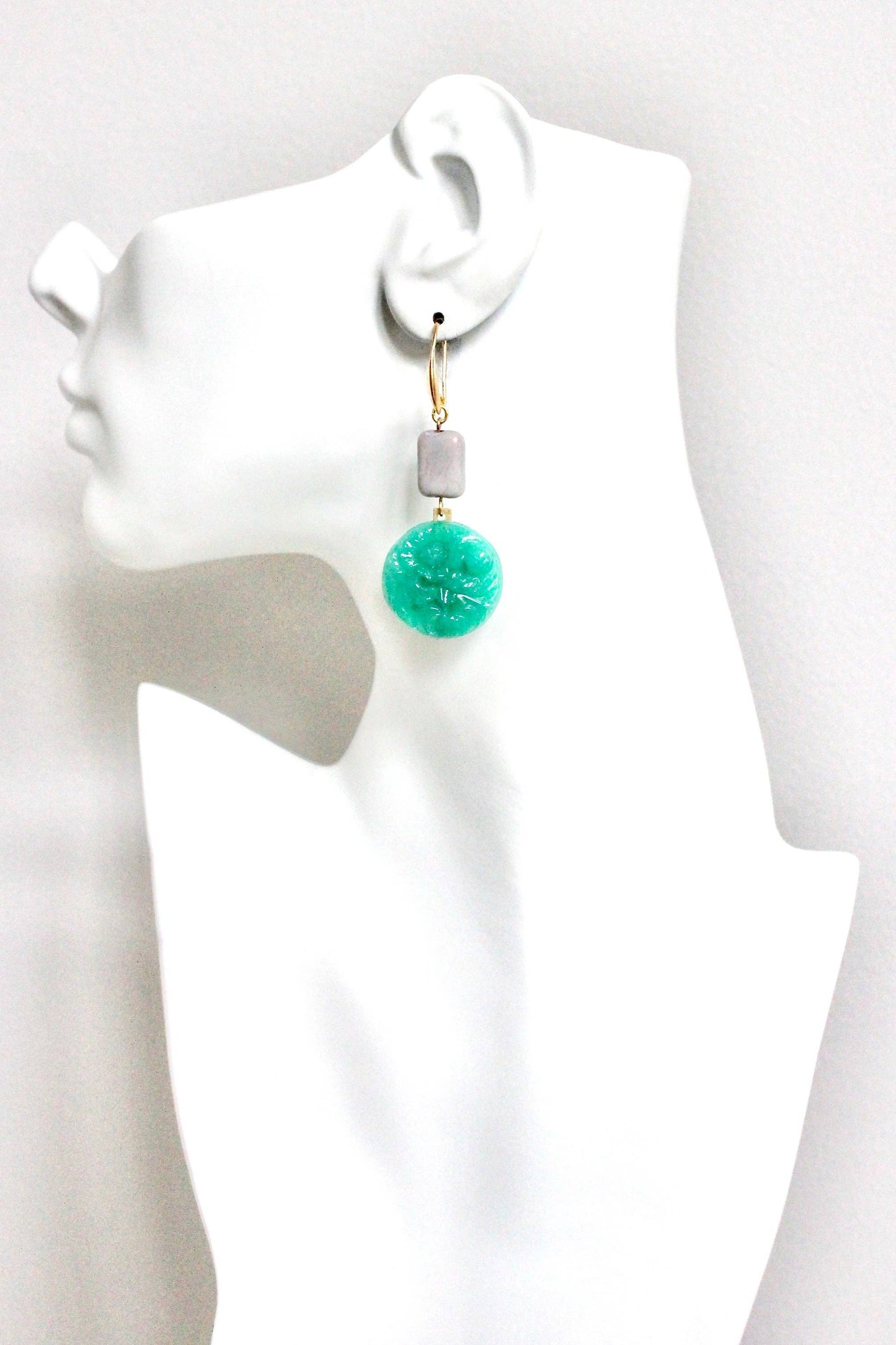 HYLE37 Vintage green glass earrings