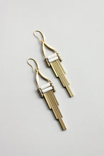 Load image into Gallery viewer, GNDE119E white and brass earrings
