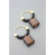 Load image into Gallery viewer, FERE08 Small vintage brown glass hoop earrings
