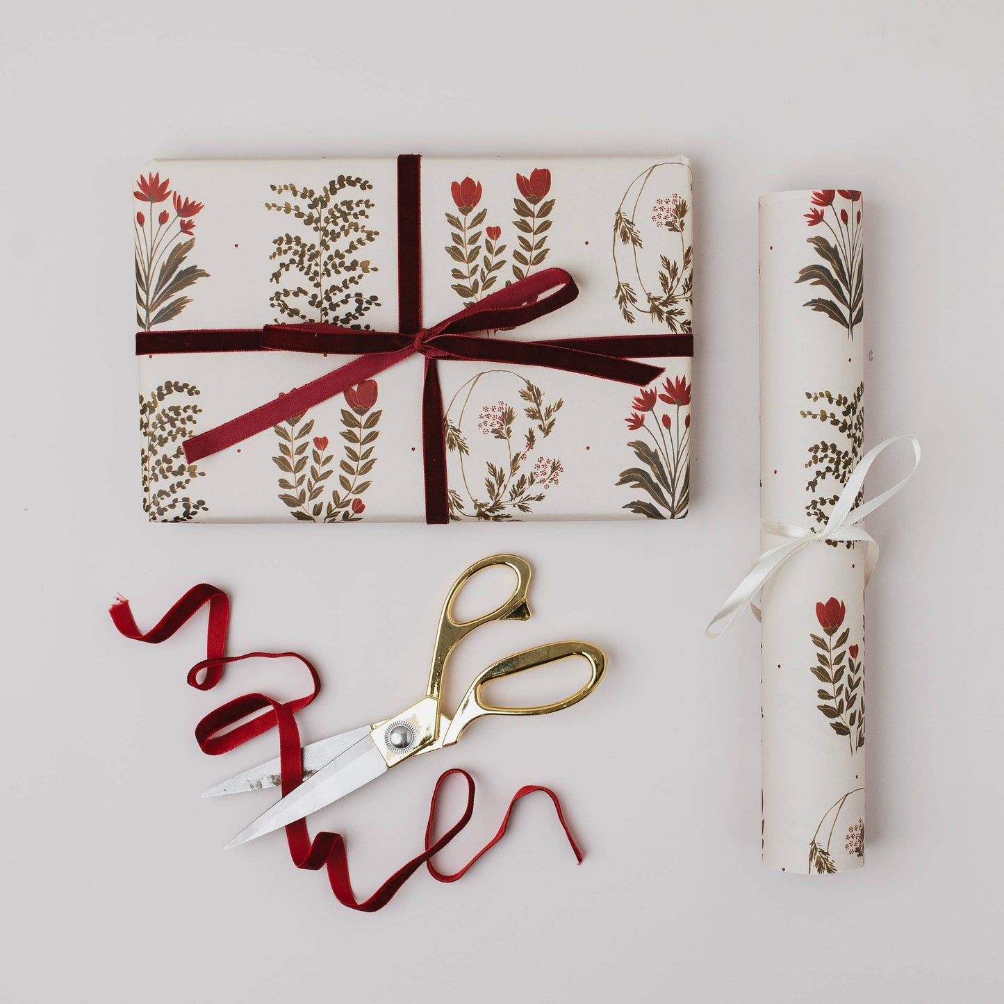 RED FLORAL BOTANICAL LUXURY GIFT WRAP CHRISTMAS PAPERS 