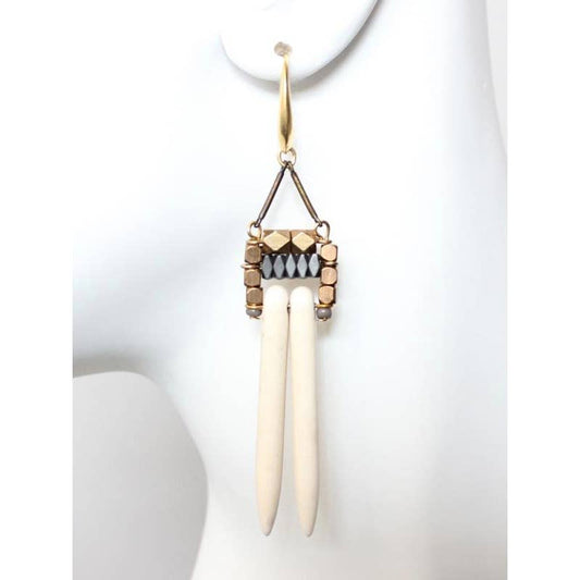 KMLE35 Geometric white spike and hematite earrings