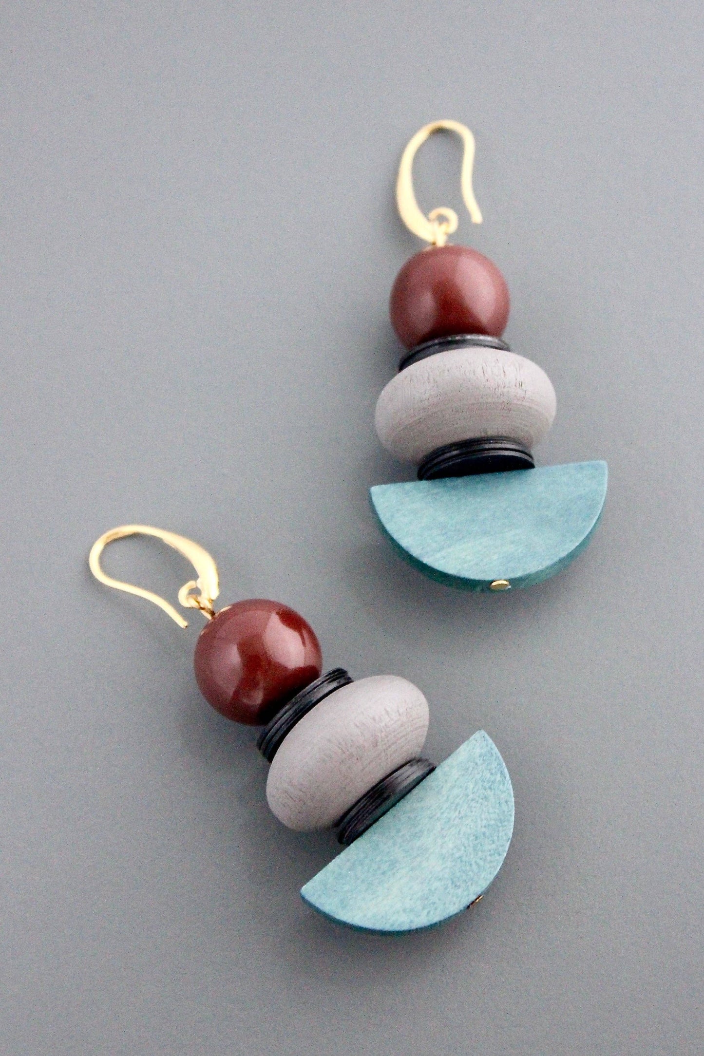 HYLE55 Wood and acrylic earrings