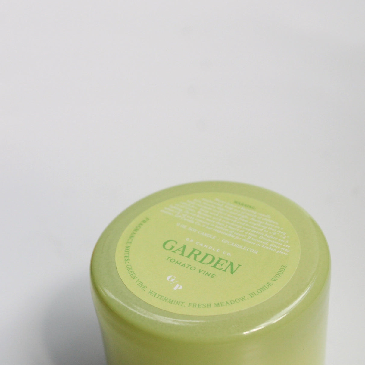 Garden 9 oz. Hue Candle (Tomato Vine)