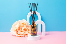 Load image into Gallery viewer, Wallflower - Tobacco &amp; Peony 4oz Reed Diffuser
