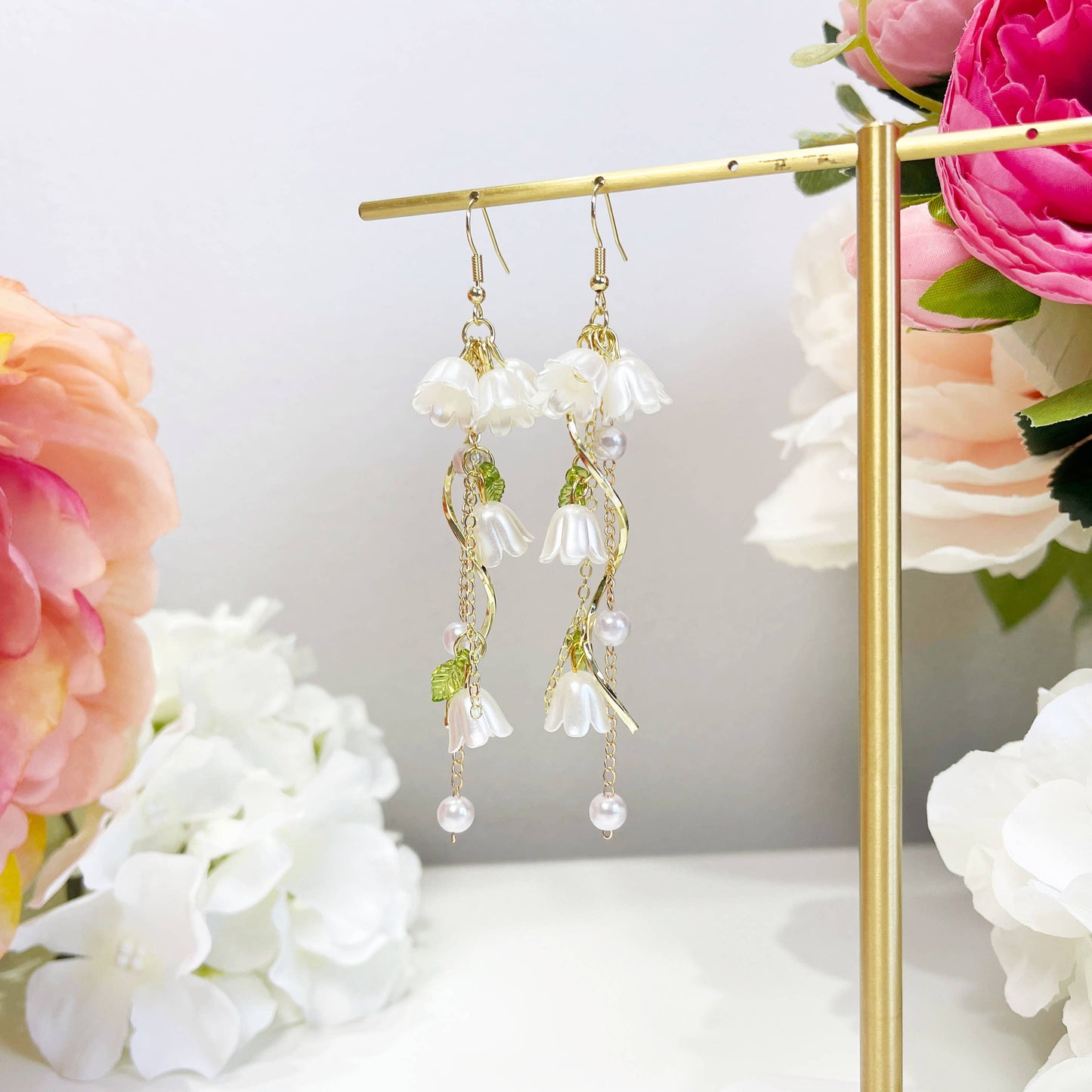 E189 lily flower earrings, floral earrings, flower earrings