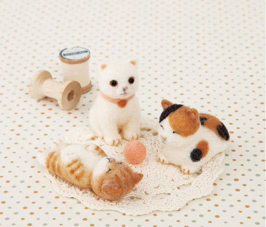 Hamanaka Needle Felting Kit: Baby Kittens & Yarn Ball DIY