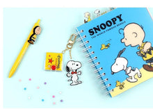 Load image into Gallery viewer, Peanuts Snoopy acrylic charm keychain ring with Mini Memo
