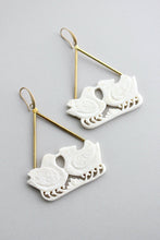 Load image into Gallery viewer, GNDE104 carved bird bone earrings
