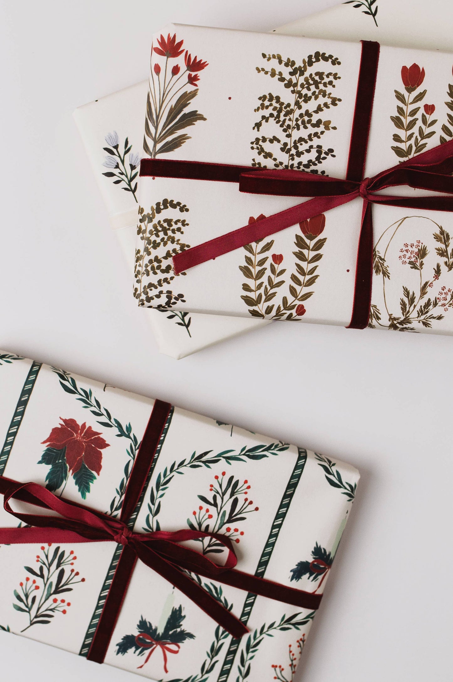 RED FLORAL BOTANICAL LUXURY GIFT WRAP CHRISTMAS PAPERS 