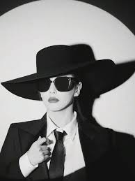 Elegant round topp wide brim hat flat cap