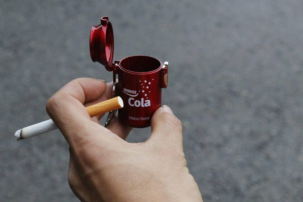 Pocket ashtray cola