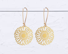 Load image into Gallery viewer, Gerber Daisy Flower Earrings
