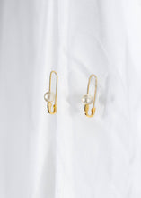 Load image into Gallery viewer, Roxy Pearl and 24K Gold Safety Pin Earring
