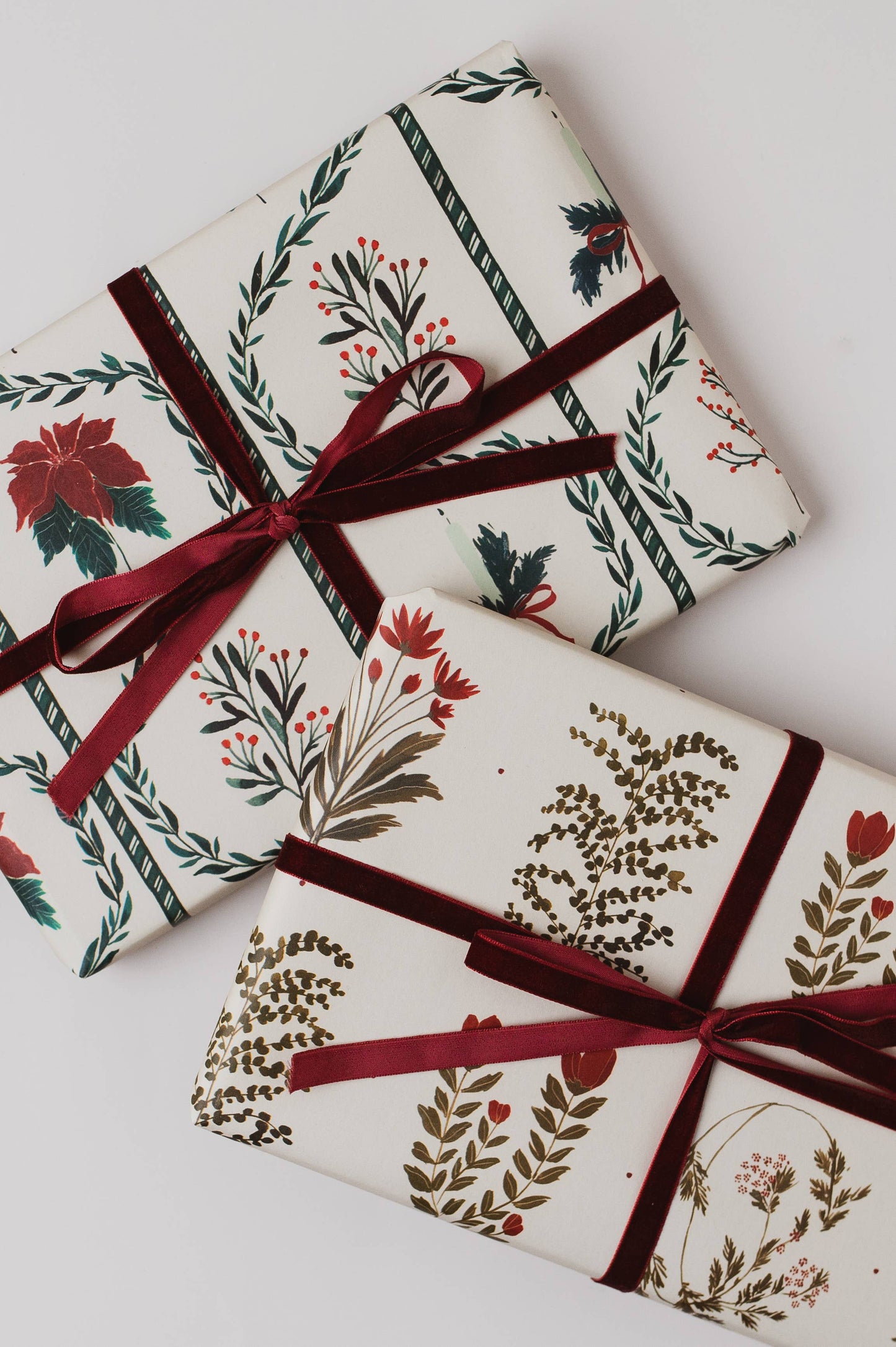 RED FLORAL BOTANICAL LUXURY GIFT WRAP CHRISTMAS PAPERS 