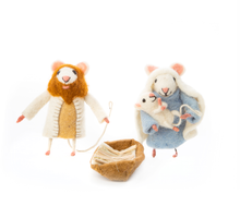 Load image into Gallery viewer, Nativity Mice Family Set
