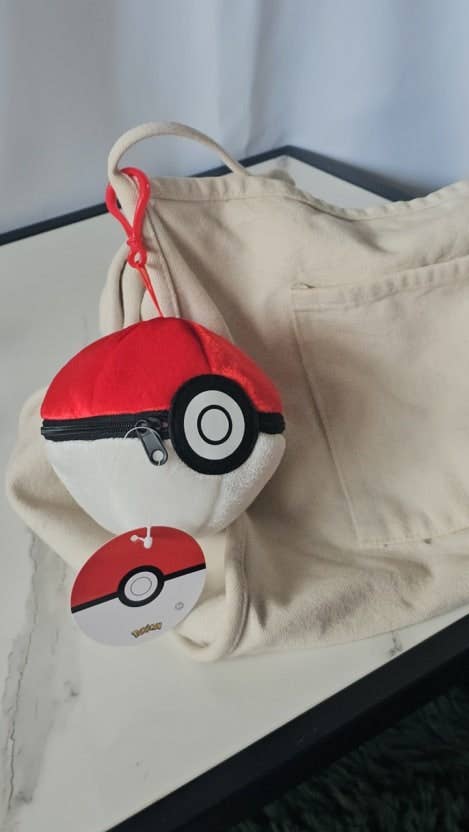 Pokemon Poké Ball Plush Pouch + Random Keychain 8cm SET