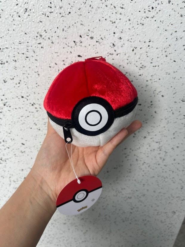 Pokemon Poké Ball Plush Pouch + Random Keychain 8cm SET
